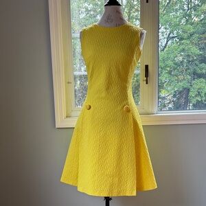 Vintage 70’s patterned polyester knit yellow shift dress EVC size small